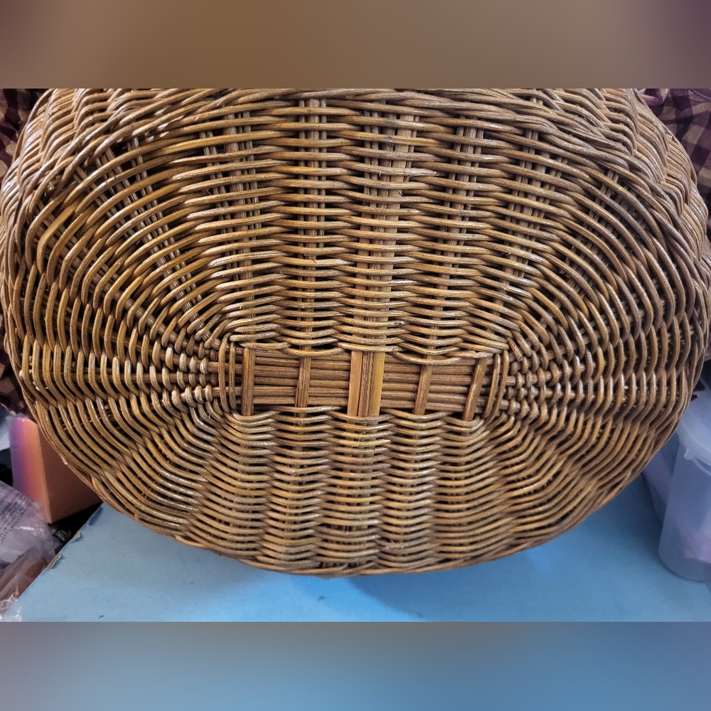 Vintage Wicker Basket with Plaid Ruffled Liner and Bow #170 - Picture 4 of 6